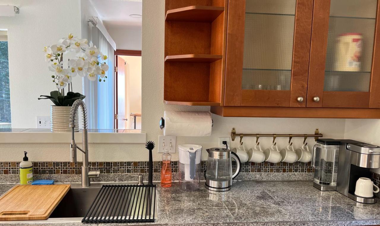 Вилла Contemporary House With Ocean View Decks Shelter Cove Экстерьер фото